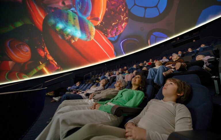 Elokuvia koko perheelle – Heurekan uudistunut planetaario avautuu joulun välipäiviksi