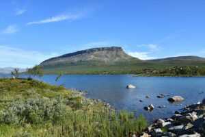 Yöttömän yön tuntureilla – Kilpisjärven parhaat päiväretket