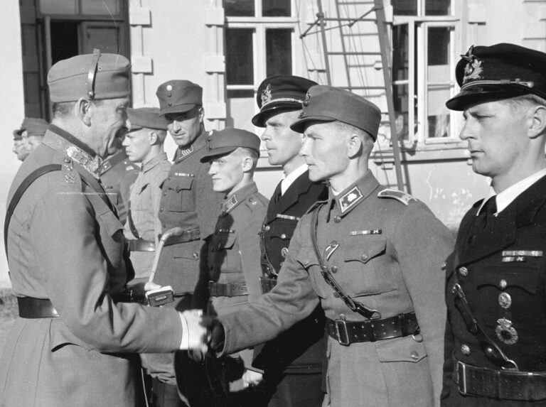 Mannerheim-ristin ritarit yhdessä näyttelyssä – Humppilan Ritarigalleria kertoo 191 sankarin tarinan