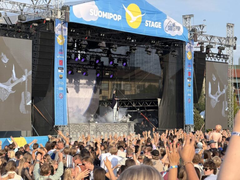 Tapiola Festivaali yllätti vaivattomuudellaan – keskellä Espoota syntyy aito festaritunnelma